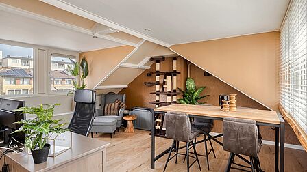 Riante kamer op zolder van een rijwoning in Spijkenisse. Een van de woningen in de kijker.