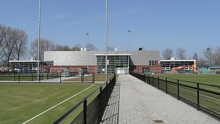 Sporthal Olympia en sportpark Oostbroek in Spijkenisse, in de wijk Schiekamp-Hoogwerf.