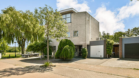 Tweekapper in Zuidland. Een van de woningen in de kijker.