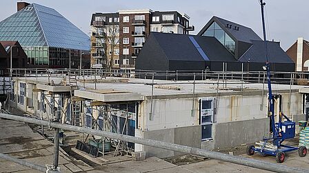 Bouwplaats nieuwbouwproject Vredehof in Spijkenisse. De eerste woonlaag (in beton).