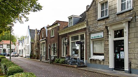 Oude gevels aan de Ring in Abbenbroek.