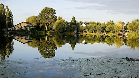 Waterplas Het Grote Wiel in de wijk Waterland in Spijkenisse.