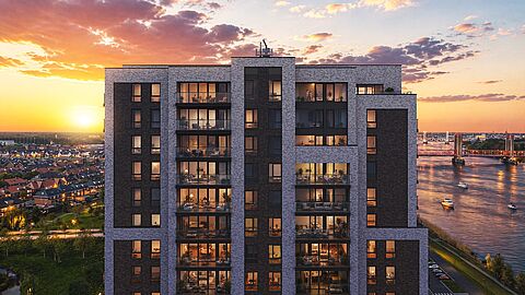 Impressie van bovenste verdiepingen van woontoren Stockholm. In de avond.