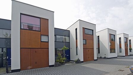 Atelierwoningen (wonen en werken) in de wijk Vierambachten in Spijkenisse. Met een moderne architectuur. 