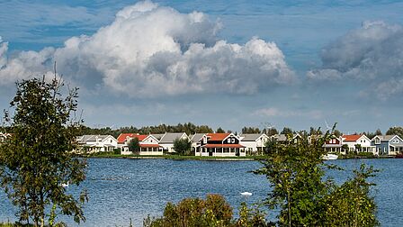 Vakantiepark Zuytland Buiten: vakantiehuizen aan het water van de Bernisse.