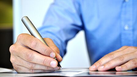 Ondertekening contract.