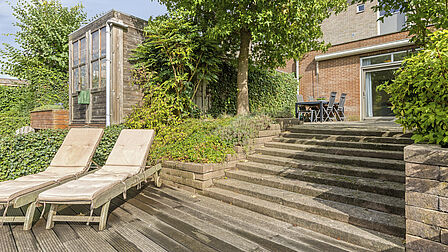 Foto terras aan het water van eengezinswoning Marie Kleine-Gartmanstraat 108 in Spijkenisse.